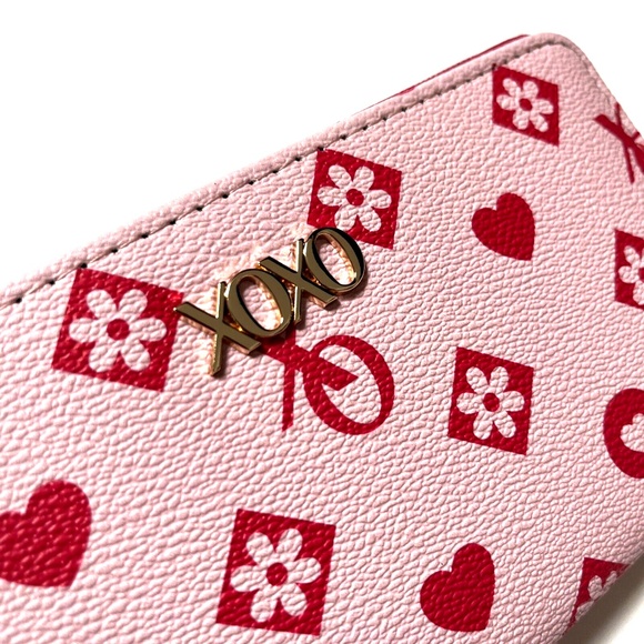 XOXO Pink Graphic Long Wallet Wristlet Hearts Flowers Faux Leather - Picture 3 of 5